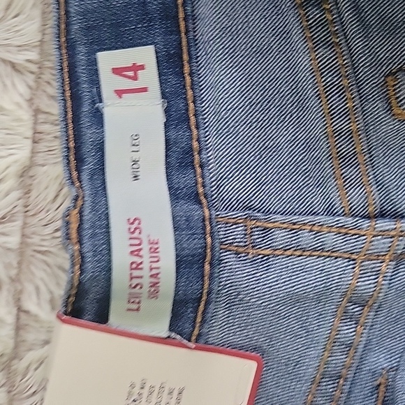 Levi's Girls' Blue Jeans - Picture 3 of 5